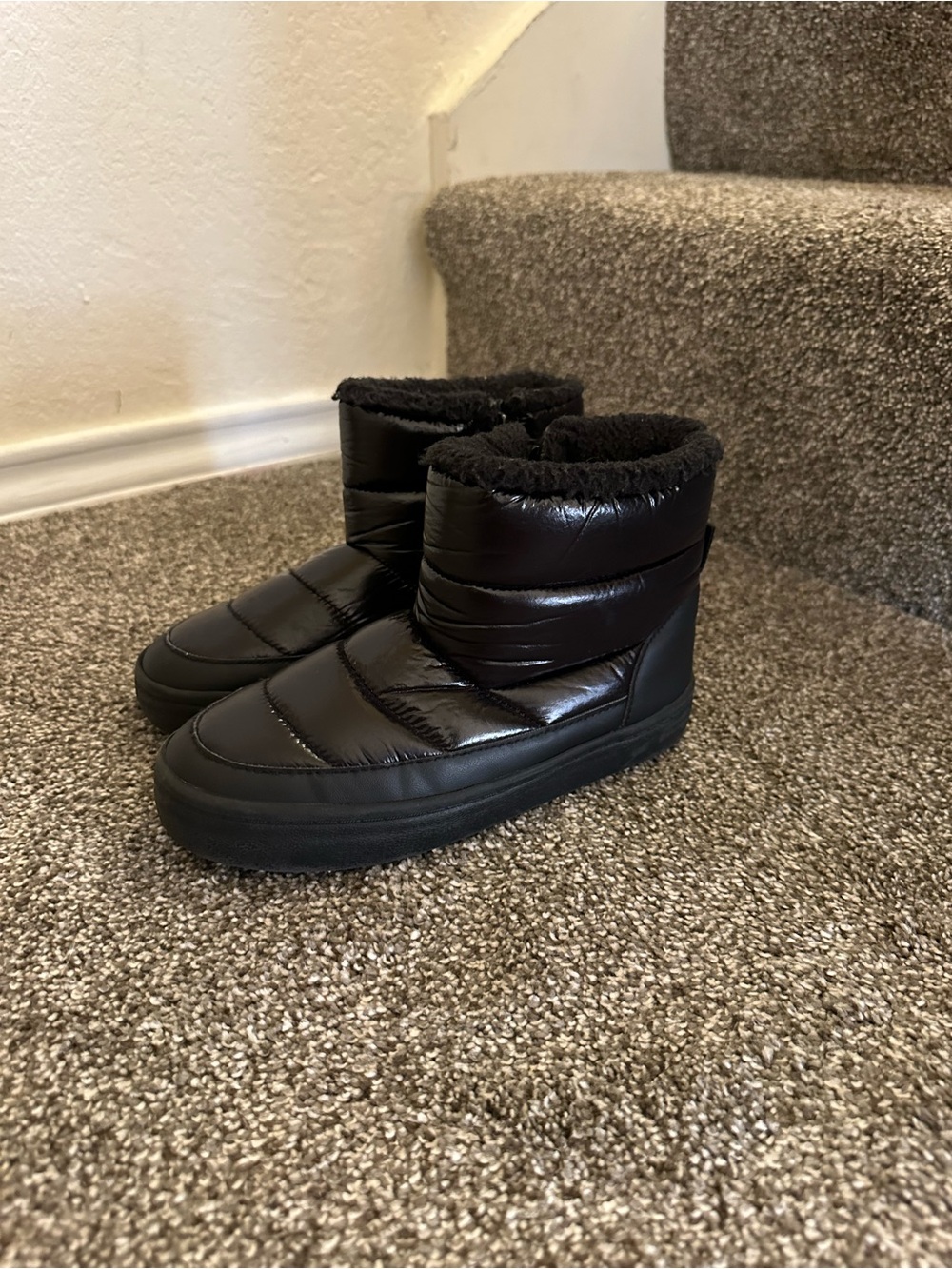 Quilted Puffer Ankle Snow Boots in Black